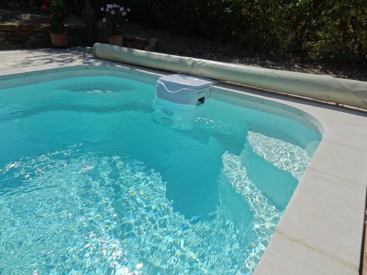 petite piscine à bloc filtrant